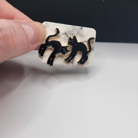 New Black Cat Stud Earrings - Picture 2 of 3
